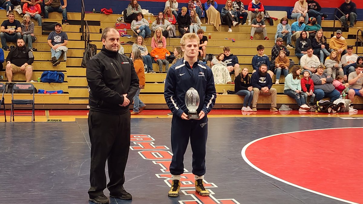 rusman1981's tweet photo. @judah_price accepts the WV Metronews Football Player of the Year Award from @joebrowvm today at the Class AA/A Region 3 Wrestling Tournament in Coal City #wvprepfb https://t.co/fotHVziHYL