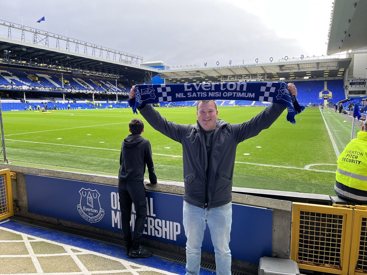 Joskok1992's tweet photo. Wat een heerlijke middag op Goodison Park. Geweldige sfeer en een hele belangrijke 3 punter! @groundhopticket bedankt voor de kaarten! https://t.co/Zz2ePBwI3t