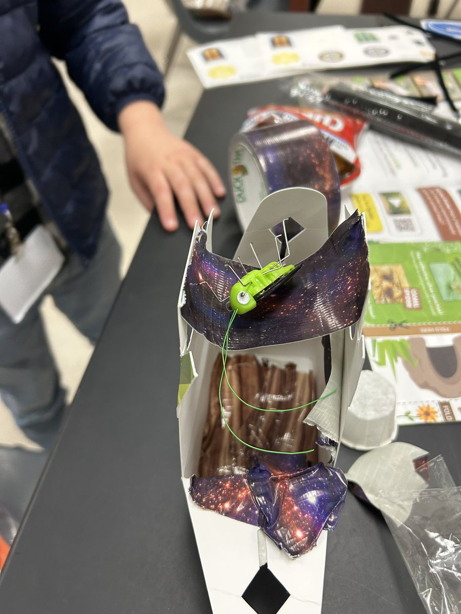 MissRust17's tweet photo. Created our very own SolarBot with these sweet 1st graders today!! They were so creative with their habitats. @CyFairISD #cfisdDVD https://t.co/HrlxVHeibZ