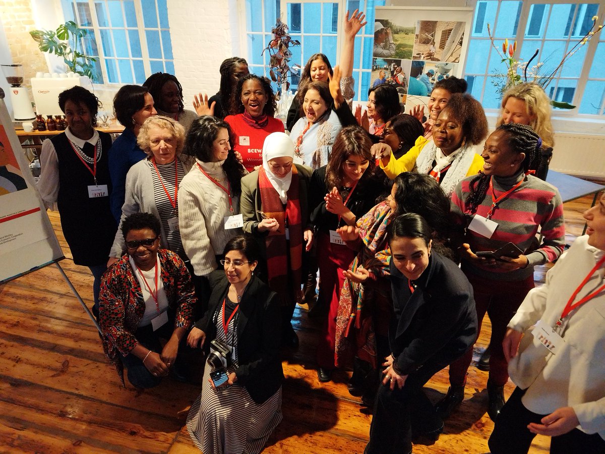 ❣️Colloquium For Engaged Diaspora Women❣️
This amazing and very empowering 2-Day workshop we had in Berlin was organized and funded by GIZ an auxiliary of the German Ministry of Foreign Aid (BMZ).
#DiasporaWomen
<a href="/giz_gmbh/">GIZ</a>
#Berlin 
#networking
<a href="/RepKarenBass/">Congressmember Bass</a> 
@KlausHarnack