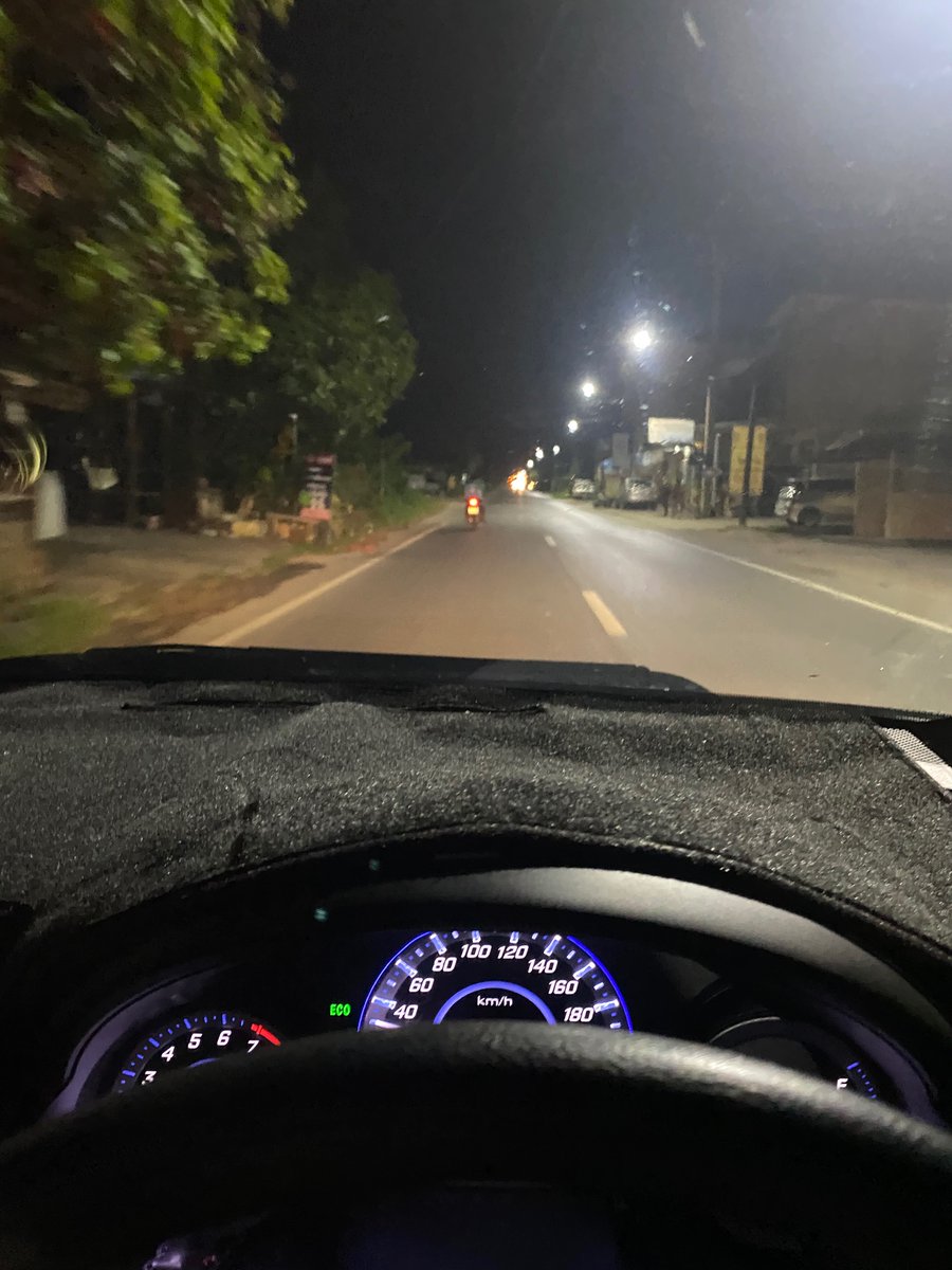 MniMnt's tweet photo. ไม่รู้จะนอนไหนดี😭😭 #บ้านพรุ. #หาดใหญ่ https://t.co/drWrZ8LhoN