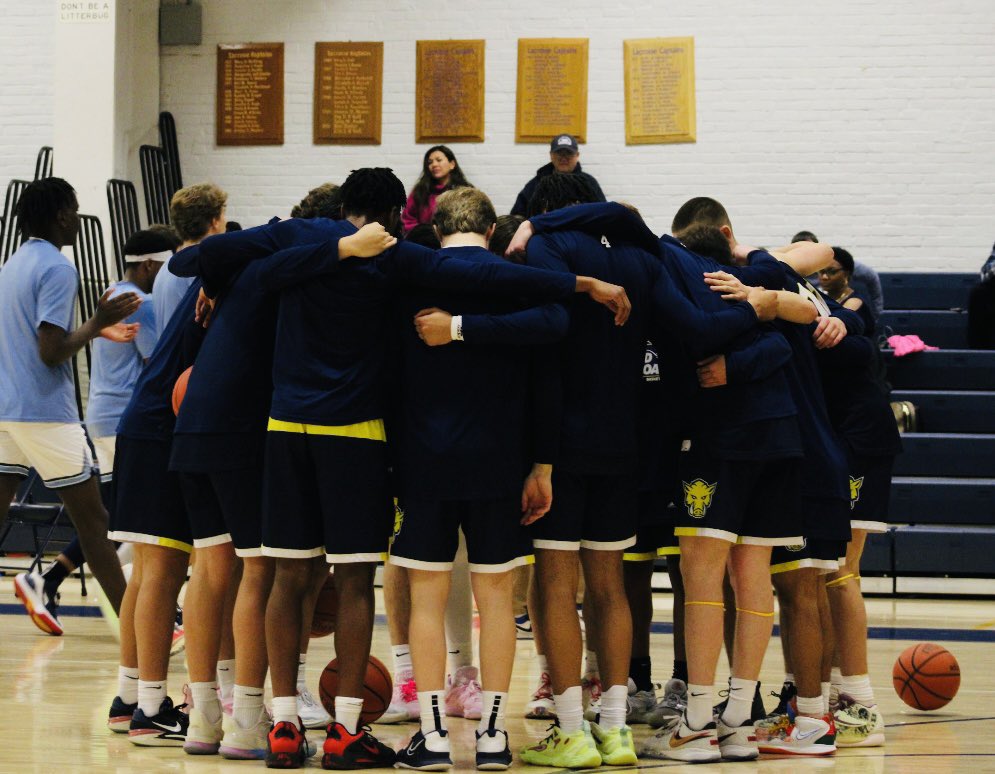 ChoateHoops's tweet photo. BACK AT IT 🪖 GAMEDAY ‼️ 

After a great #effort and big Friday night road #win vs AOF, #ChoateHoops (13-4 Class A) faces (3PM @ Home) a talented Hotchkiss squad for the league and a piece of the Founders League Championship 🏆🤝 #ChoateFam https://t.co/kEXjWP3zbx