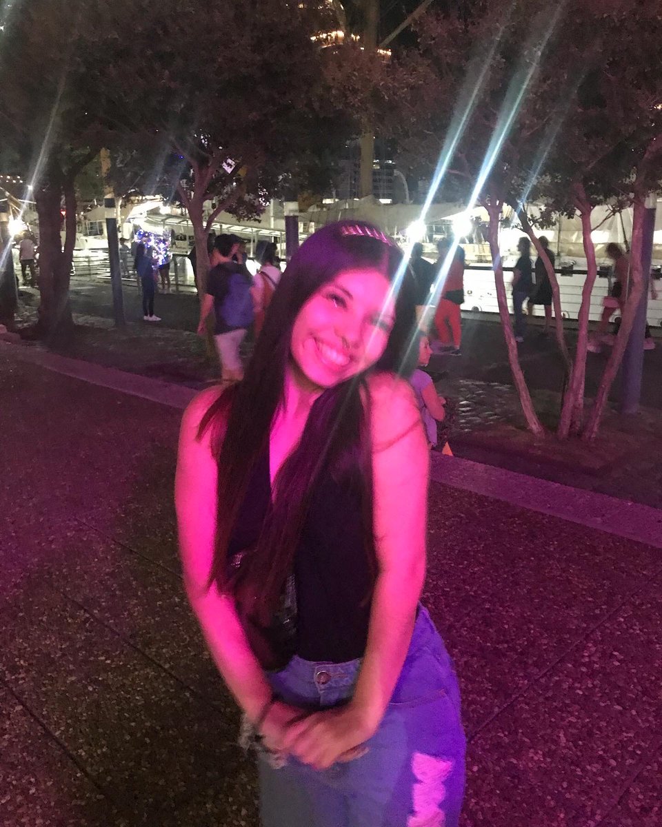 Arisvt1's tweet photo. solo para no olvidarme de lo linda q soy sonriendo https://t.co/qTT300hg4F