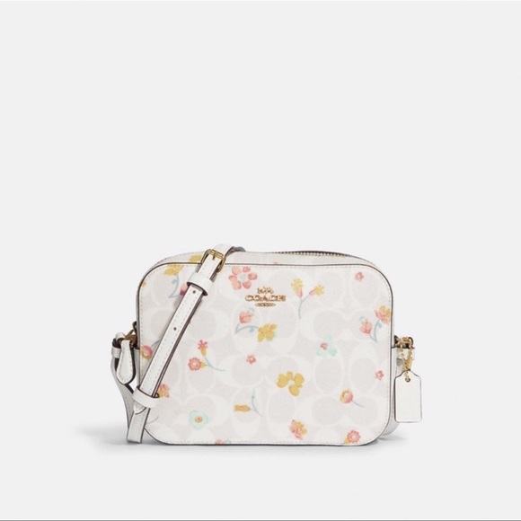 Jenniferperciv2's tweet photo. So good I had to share! Check out all the items I'm loving on @Poshmarkapp #poshmark #fashion #style #shopmycloset #coach #katespade: https://t.co/eF0SFvYvE8 https://t.co/LHASxoy0Gv