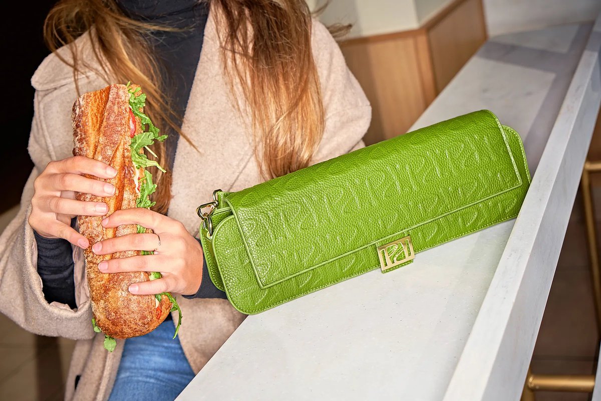 JDavidr6's tweet photo. @jphillmadeit put me on. 
Who’s copping that new Panera Purse? 🤣🥖 https://t.co/WTNX9pPYxy