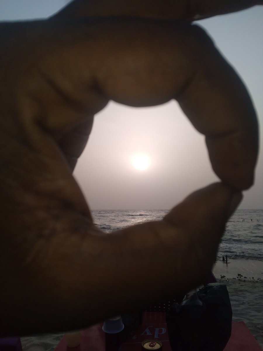 Un après midi à la plage pour bien finir la journée du week-end entre amis.
