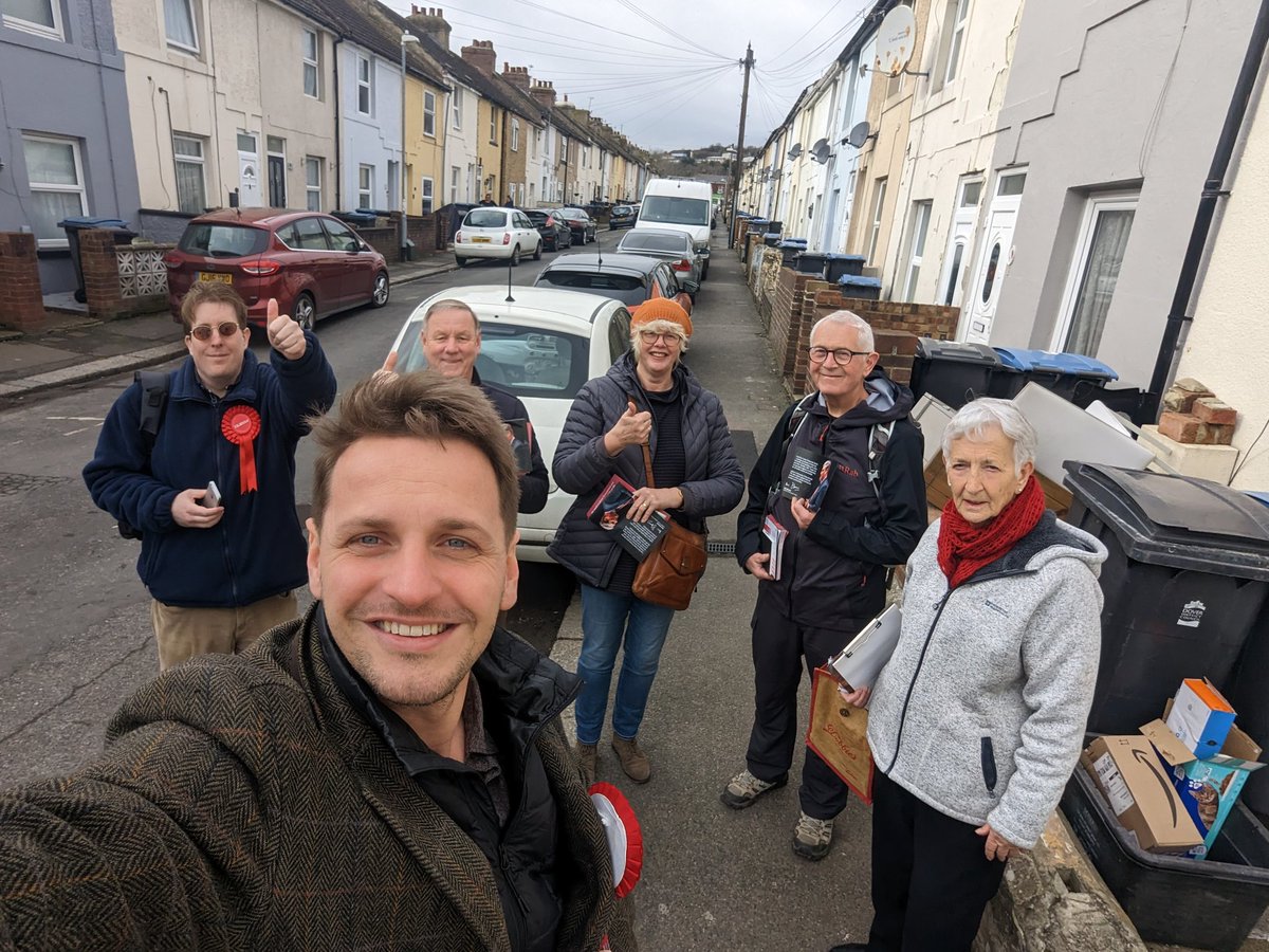 This weekend we have spoken with hundreds of residents who are frustrated with anti social behaviour and the cost of living , worried about the NHS and fed up with consistent Tory failure. 

It's time for change in #Dover and #Deal!

#Kent #NHS #antisocialbehaviour #ToryBritain