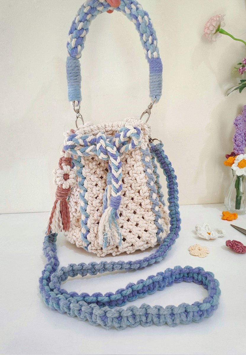 Lavieenrose256's tweet photo. Hello Everyone
I just uploaded a new video about tutorial Macrame Bucket Bag on my YouTube channel. 
https://t.co/TT32TpGz65
I hope you guys visit my Youtube channel and watch the video ♡´･ᴗ･`♡
#macrame #macramebag #diyアニメ #tutorial #handmade #AntManAndTheWaspQuantumania https://t.co/IcwNDaBCLq