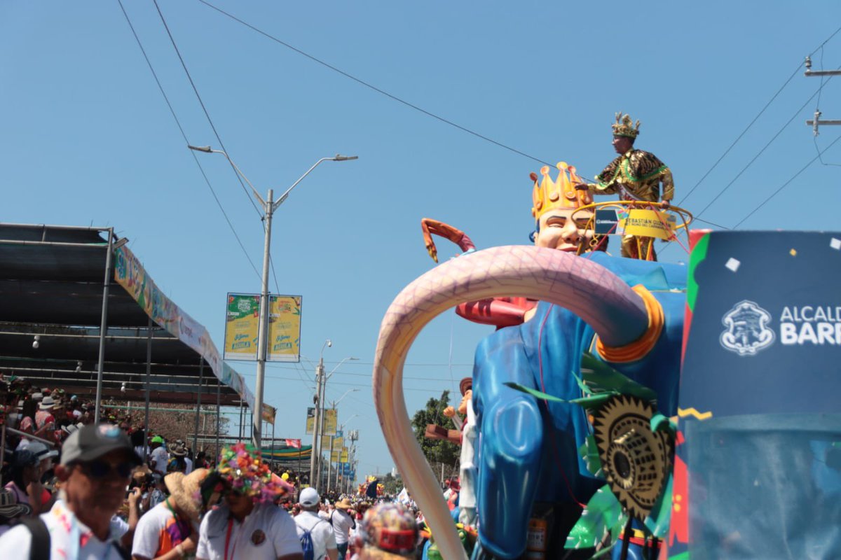 Sebastiang2023's tweet photo. ¡Buenas tardes mi Barranquilla! Hoy te saludo desde la #BatallaDeFlores2023 para gozar como es y celebrar sus 120 años de tradición. ❤️ Que honor ser tu Rey Momo. 👏🏽 https://t.co/VFvwxLBRdu
