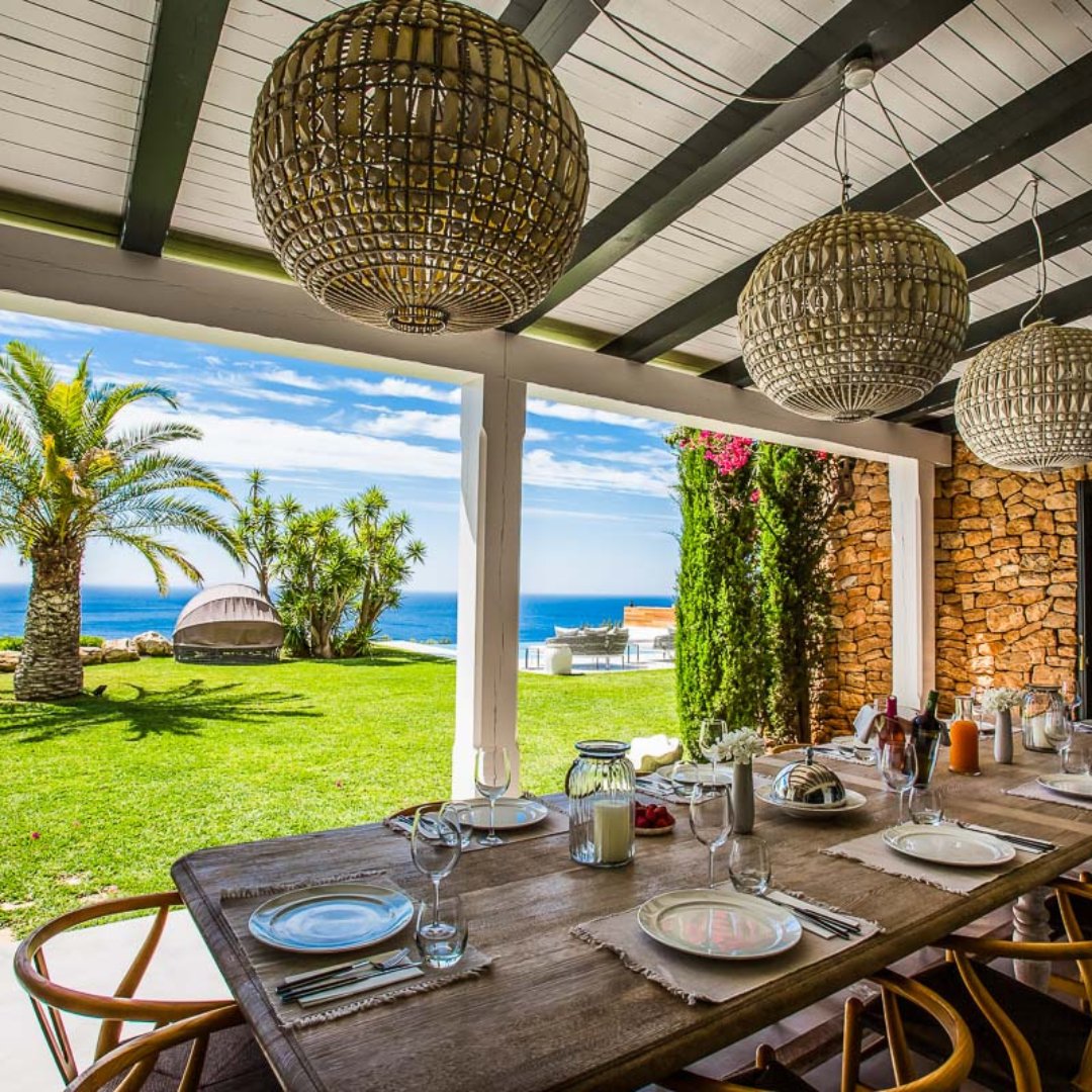 housesinIbiza's tweet image. 👀 housesinibiza.com/ibiza.../breat… 👀
#ibiza #mediterraneanlife #villas #luxuryvacationrentals #housesinibiza #villagoals #vacationhome #holidayhome #beautifuldestination #ibizaexperiences #DestinationManager #ibizavibes #ibizalovers