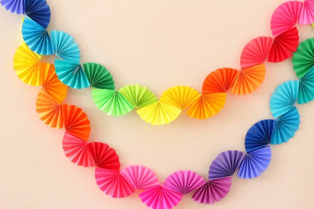 CapitolStarTori's tweet photo. What do you think of this rainbow fan garland? #homedecor #getcrafty  https://t.co/laJBOzoNSk https://t.co/QqkQJF6brs