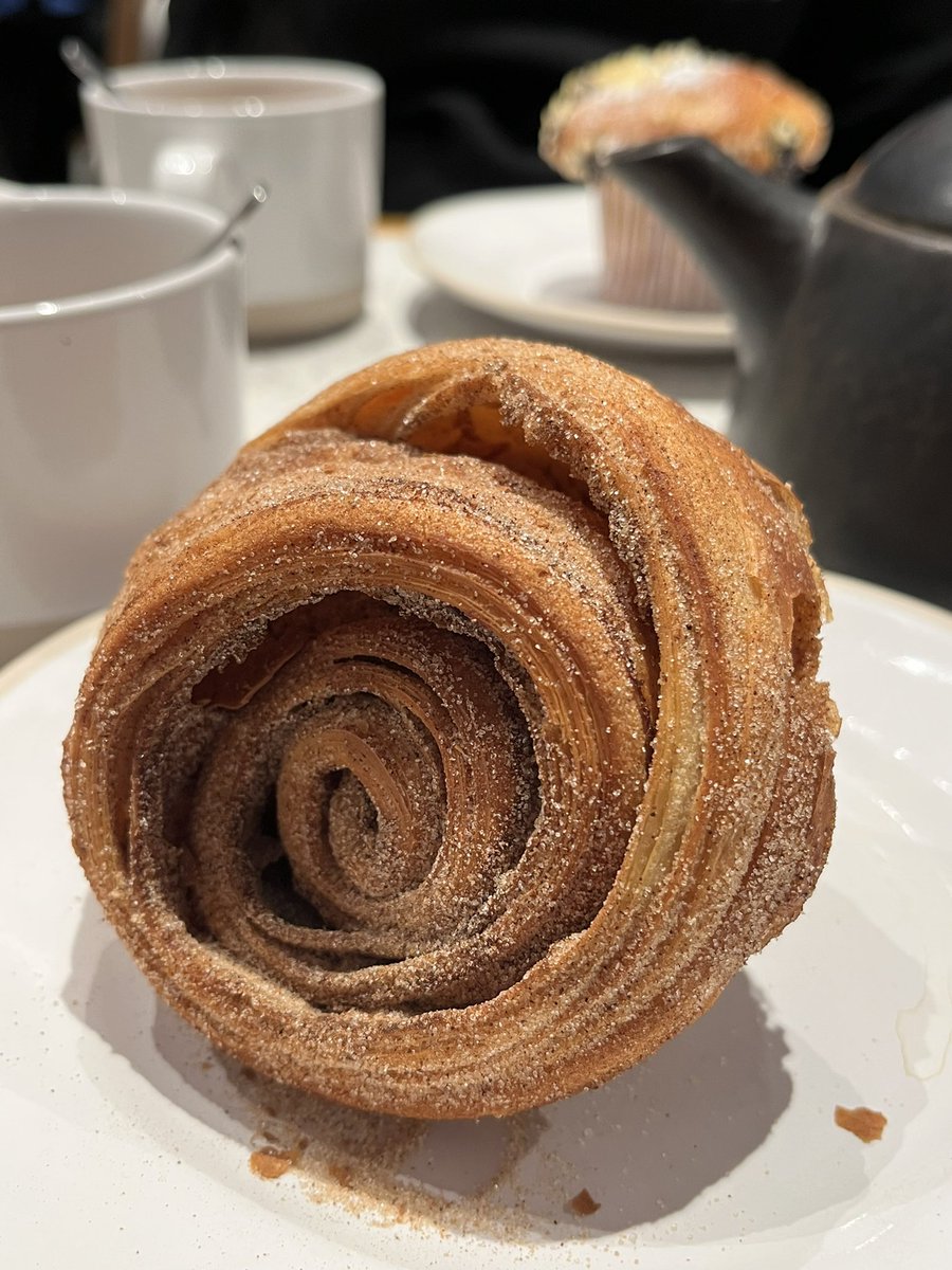 AlanFromLondon's tweet image. Enjoyable afternoon at a recently opened #GAILsBakery. I had a #CinnamonBun, which was massive and tasted like churros! 😋👌