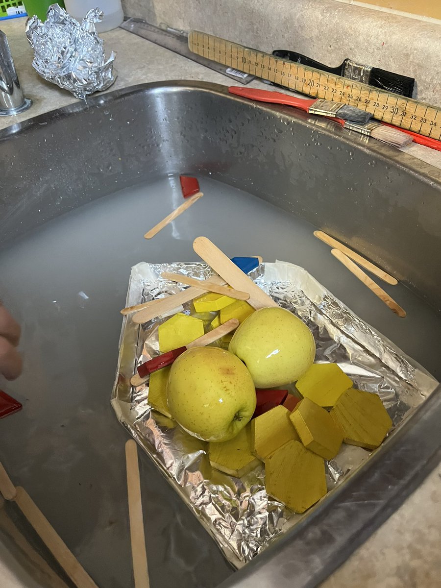 missmurrayedu's tweet photo. Friday’s snow day had us dreaming of warmer weather @HicksonPS so this  #STEM challenge seemed like the perfect solution ☀️⛵️ https://t.co/5qTHTX2bjn