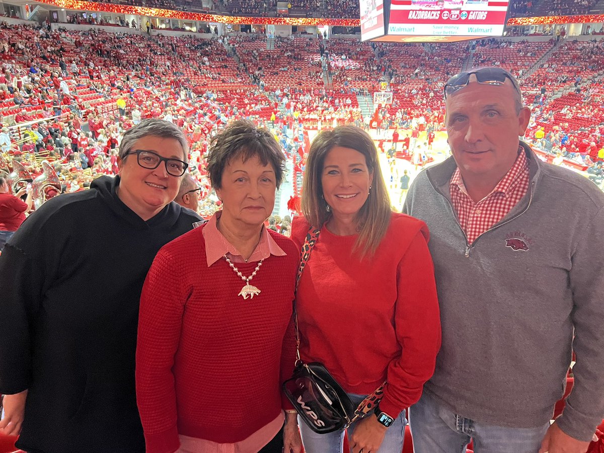 JillWhitehead1's tweet photo. Go, Hogs, Go! #WPS https://t.co/IUXT76j2Tu