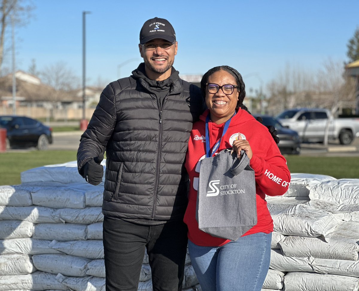 kevinjlincoln's tweet photo. Our #cleancityinitiative live in action this morning at the City of Stockton Drive-Thru Recycling event at Weston Ranch High School๐ซง๐โป๏ธ
#keepinitclean #cleanStockton #OneStockton https://t.co/d7tApaKlWm