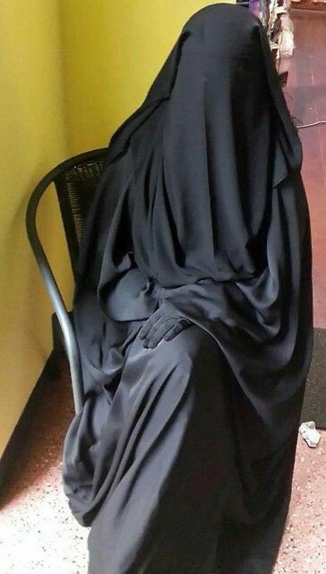 AwareFlange's tweet photo. @PetronellaWyatt How far she show off! She should have some self respect and dress appropriately. Like this… https://t.co/9gNdcLWRR2