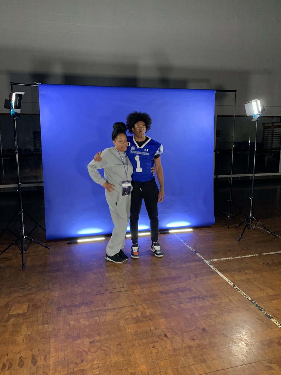 DoreonDubose's tweet photo. Blessed to receive my first d1 offer all thanks to God  @IndStFB @_Javian07 @ISUCoachWilson @ScottPingel10 @AllenTrieu @JPRockMO @Brun_T_13 @JosiahCoach https://t.co/7saMcAtBkX