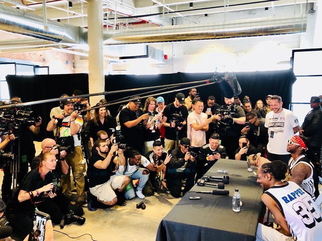 PabloMurphy's tweet photo. 5 Years Ago….
@2chainz x @SnoopDogg press conference at @adidas #747WarehouseSt | #RowDTLA https://t.co/T0mtjAx8uM
