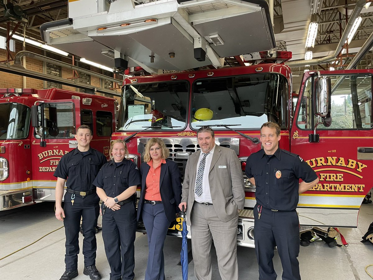hiltonvanmetro's tweet photo. Yesterday, our team stopped by Burnaby Fire @IAFF323 Station #3 and @BurnabyRCMP to say thank you and drop off treats. #RandomActOfKindessDay https://t.co/pioJbCRTAt