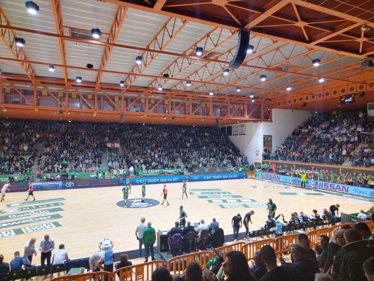 ColinDelprat's tweet photo. Soir de derby au Parnasse 🟢 ⚪ #Handball #USAMMHB https://t.co/BGgLUj8HPR