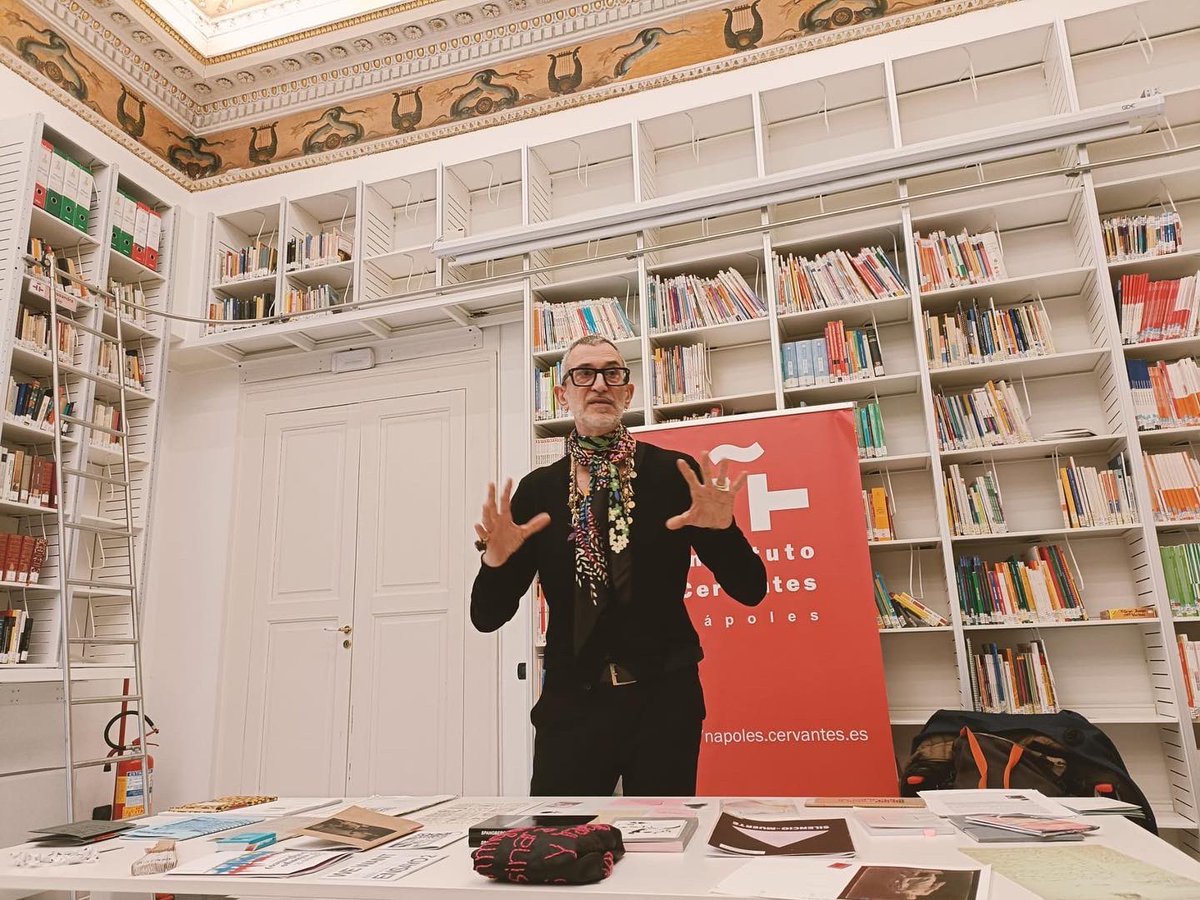 ICNapoles's tweet photo. Qualche scatto dalla conferenza di ieri con Javier Pérez Iglesias.
📸
#impresionarte #arte #libri #biblioteca #editoria @ACEcultura @ConEspNapoles @FoqusNapoli @EmbEspItalia @InstCervantes https://t.co/TKFtjnGd2a