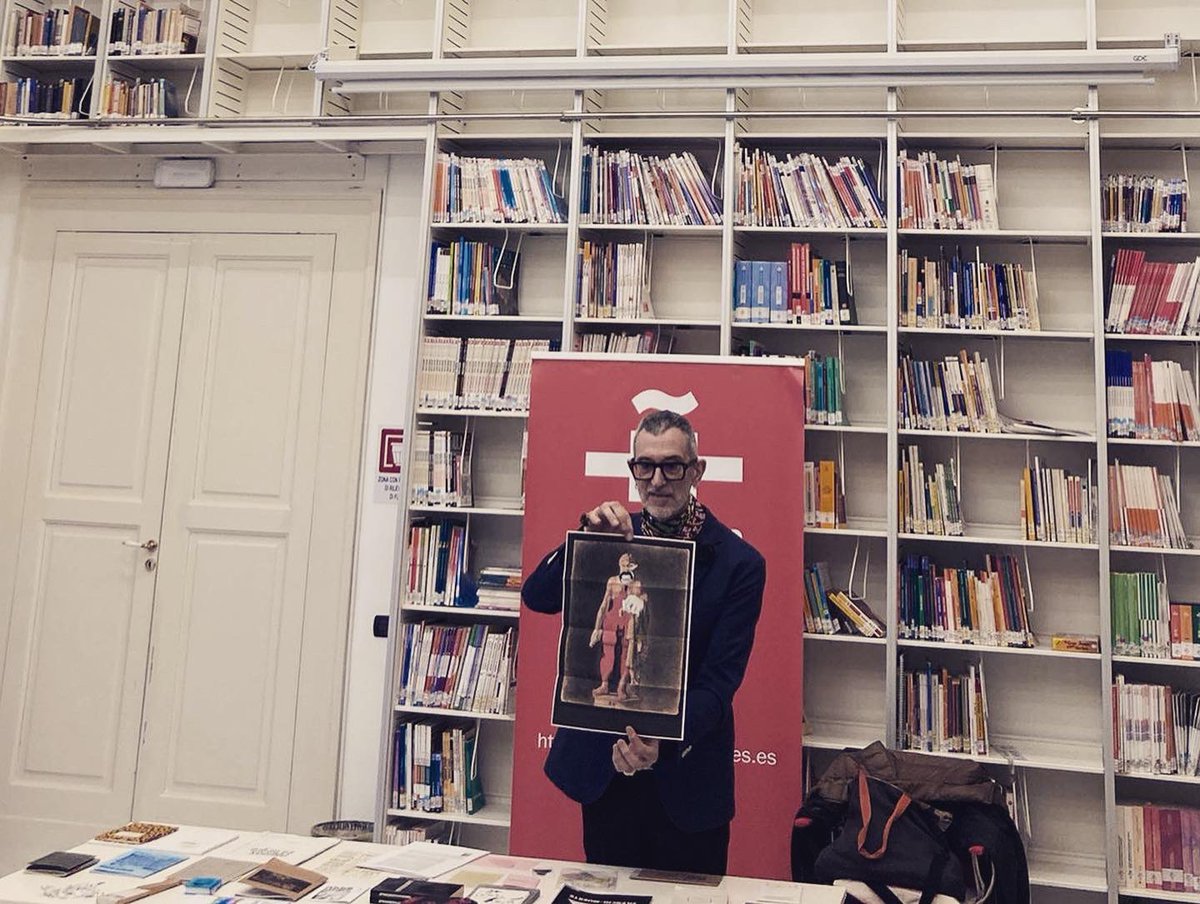 ICNapoles's tweet photo. Qualche scatto dalla conferenza di ieri con Javier Pérez Iglesias.
📸
#impresionarte #arte #libri #biblioteca #editoria @ACEcultura @ConEspNapoles @FoqusNapoli @EmbEspItalia @InstCervantes https://t.co/TKFtjnGd2a