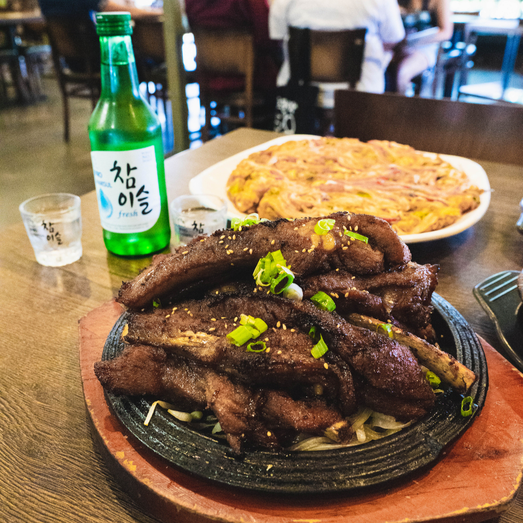 SoftKaju's tweet photo. The ultimate comfort food: a sizzling plate of flavorful Galbi 😋

#kajusofttofu #koreanfood #ocrestaurants #topfoodinoc https://t.co/WCHr9UI1q0