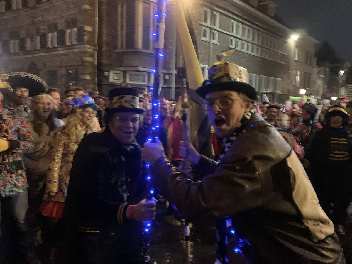 Veur de volhalders: 't echte begin van Vastelaovend! 00:00 vannach Martinuskerk, INKLOKKE! <a href="/ochnaetoch/">JK Och Nae Toch!</a> zal d'r weer beej zien, vermoedelik.