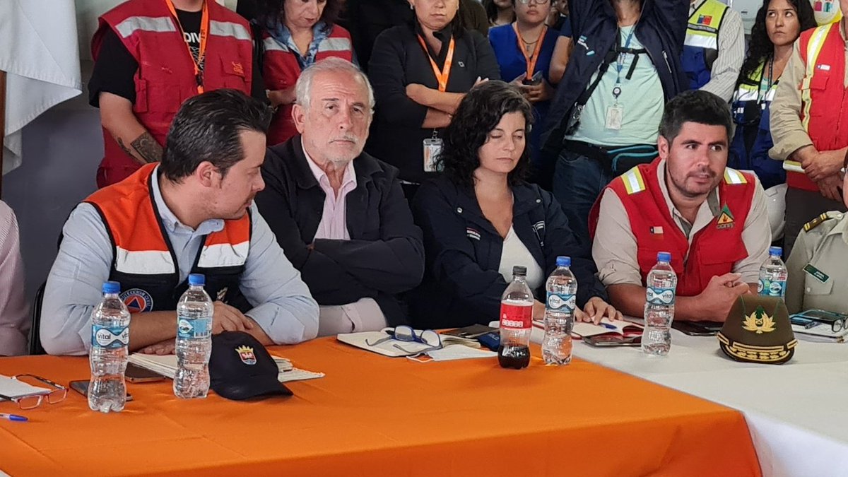 CONAFBiobio's tweet photo. 🔴 AHORA: Para evaluar la situación del incendio Santa Ana, que hoy afecta a #Coronel, se realizó nueva sesión del Cogrid.
En la instancia, nuestro equipo técnico de #Conaf y delegaciones extranjeras presentaron el trabajo que se está realizando para evitar el avance del fuego. https://t.co/6wGTblEoGi