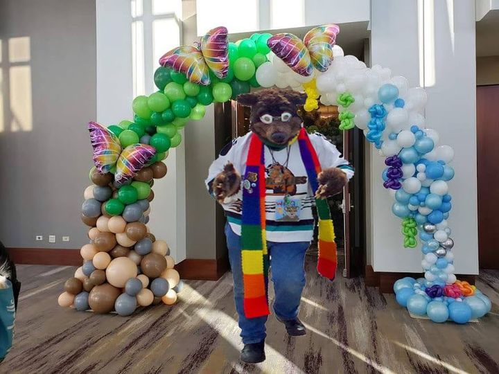 THE_BJBUTTONS's tweet photo. #Waldolf edited in, under a spring themed #balloon #Arch that was on display at #float2022 #fursuit #fursuiter #fursuiting #bear #costume https://t.co/leUgcXmz3j
