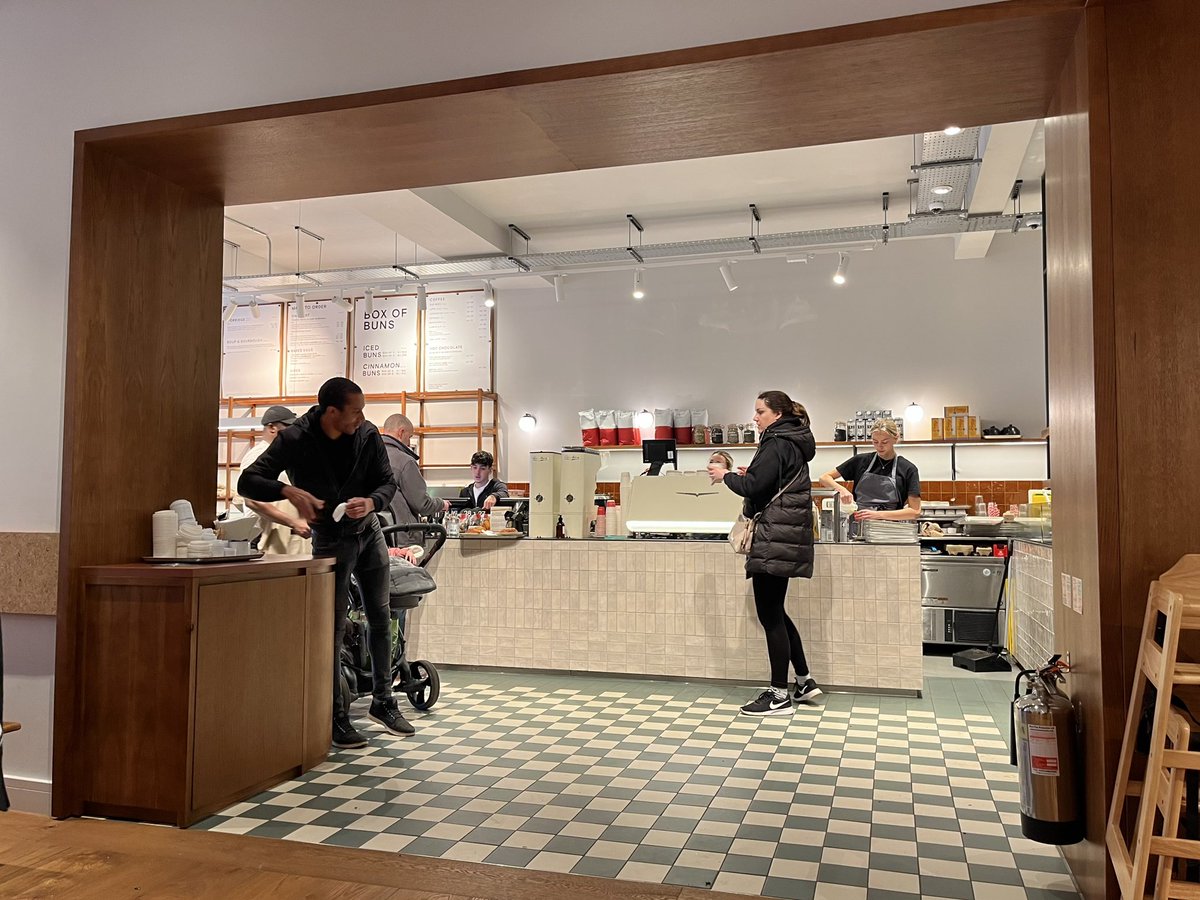 AlanFromLondon's tweet image. I was impressed with the interior at #GAILsBakery. It was spacious, clean and inviting. And the spot lighting was high up enough that it wasn't glary. 💡😊