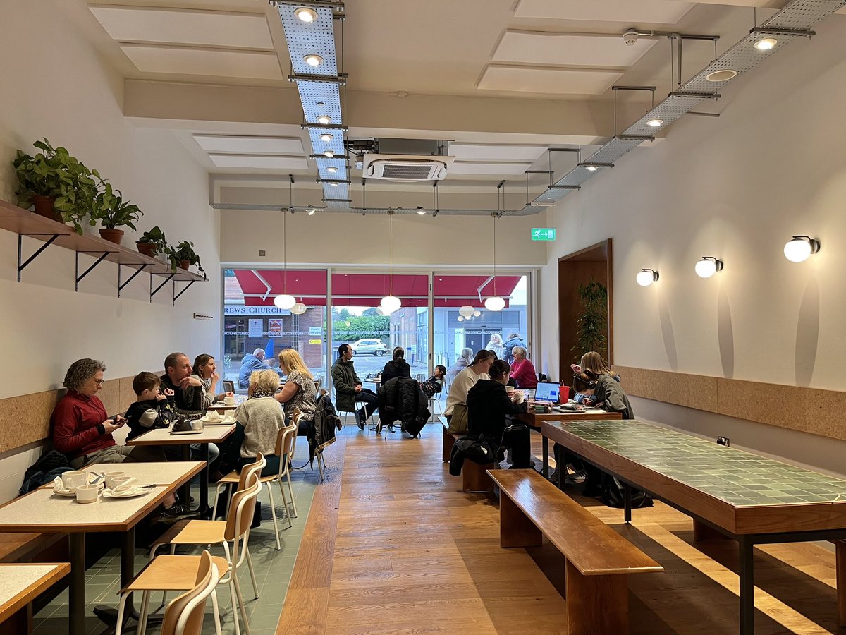 AlanFromLondon's tweet image. I was impressed with the interior at #GAILsBakery. It was spacious, clean and inviting. And the spot lighting was high up enough that it wasn't glary. 💡😊