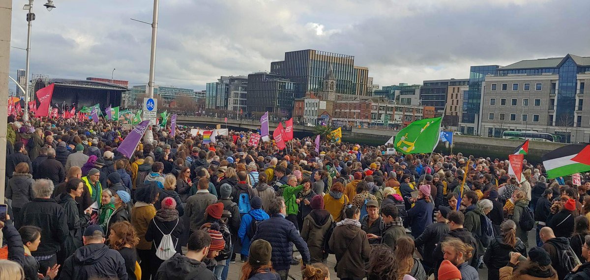 Militant Left and the Young Socialists were at the #Ireland4All protest today. Clear opposition to the far right and racist ideas here today. <a href="/YSocialists/">Young Socialists</a>