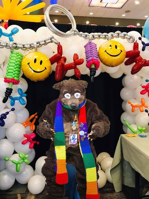 THE_BJBUTTONS's tweet photo. #Waldolf edited in, with a balloon artist themed #Balloon #Arch that was on display at #float2022 #fursuit #fursuiter #fursuiting #bear #costume https://t.co/pSBro2A5Dd