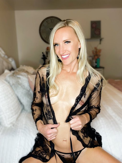 Having a sexy Saturday? https://t.co/aRSJmrM6ut