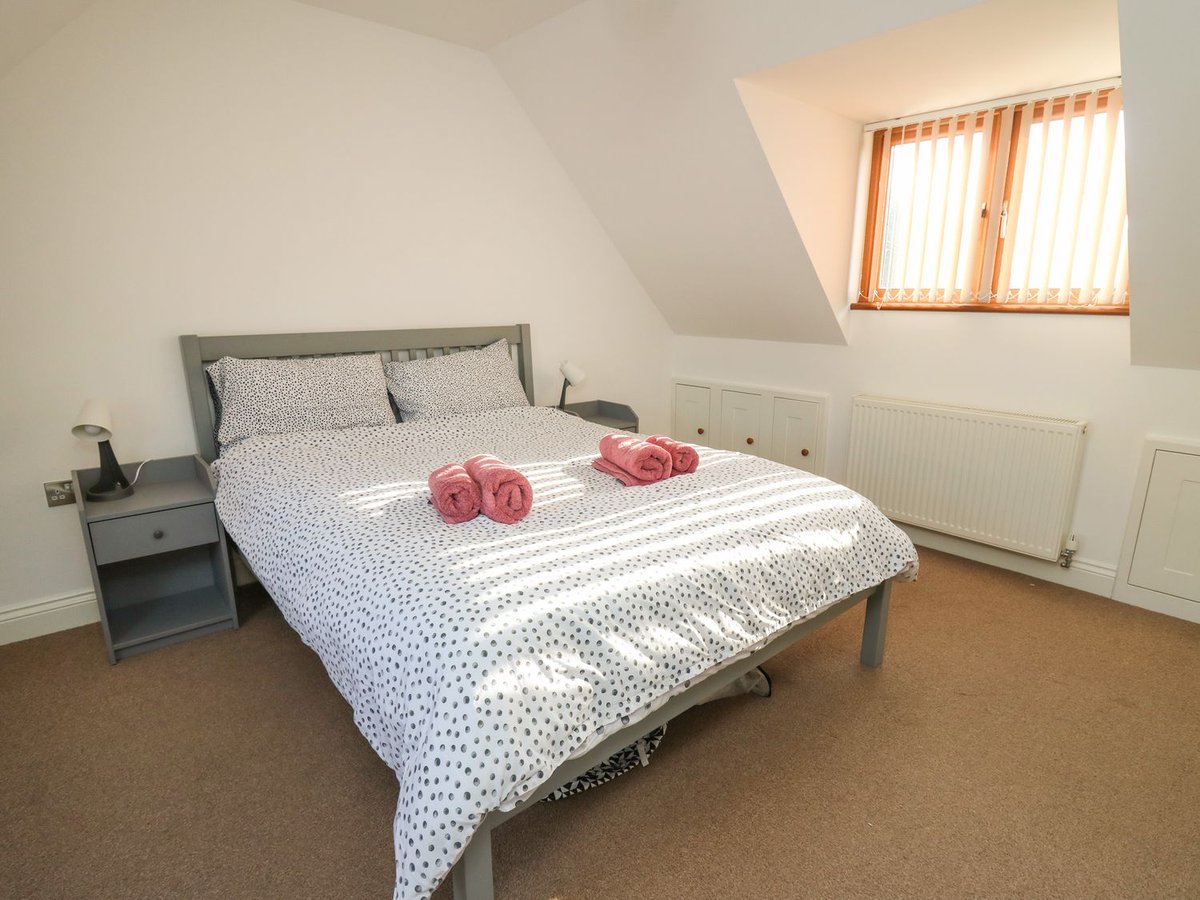 welsh_cottages's tweet photo. 😍New #HolidayCottage Alert!😍

We're delighted to welcome Siena to our C&amp;CH family!

Based in Kilgetty, Siena sleeps 6 in 3 bedrooms and is mobility friendly. 

Perfectly placed to explore south Pembrokeshire, BOOK TODAY for your next Welsh get-away!

➡️ https://t.co/faimqQwB8c https://t.co/2eMbWQ5eJ5