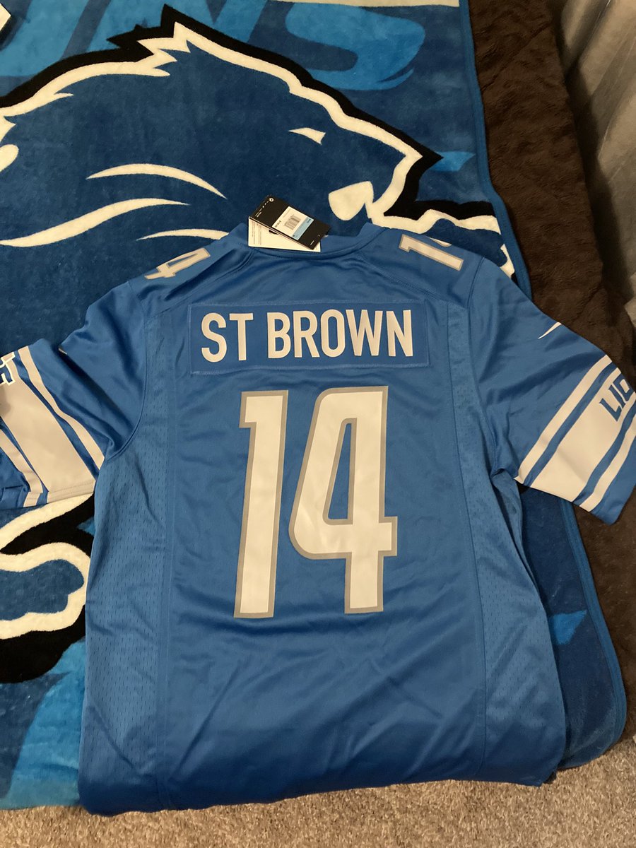Javisito103's tweet photo. S/O to @woodwardsports for making a dream of mine come true! I finally have a jersey of my favorite lion! @amonra_stbrown can’t wait to rep it in Tampa next season! https://t.co/BUN1yjG1JD