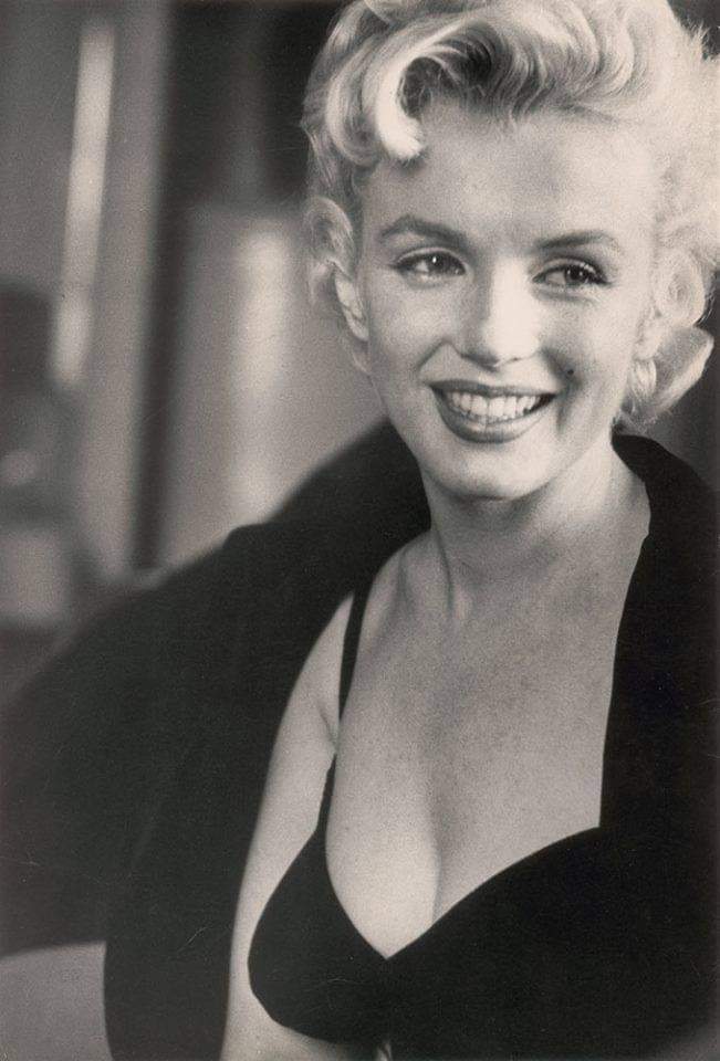 Clubpassionmar2's tweet photo. #Marilyn #marilynmonroe #clubpassionmarilyn #jacqueslowe https://t.co/UJwuVV4tYk