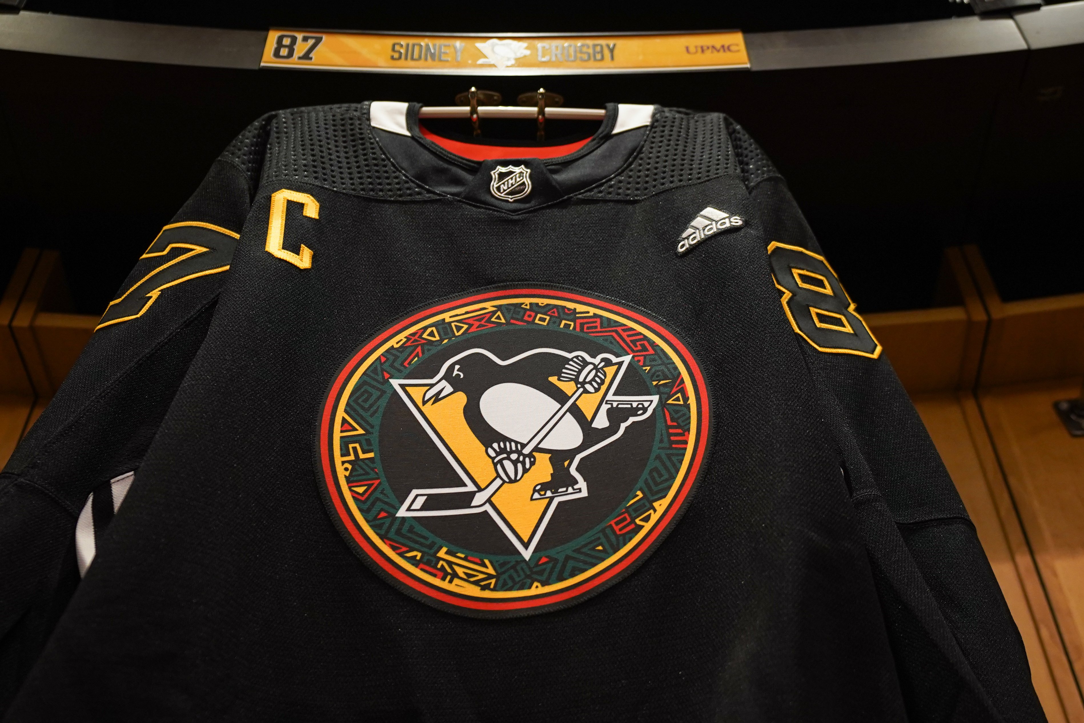 Why Did the Pittsburgh Penguins Start Wearing Black and Gold? 