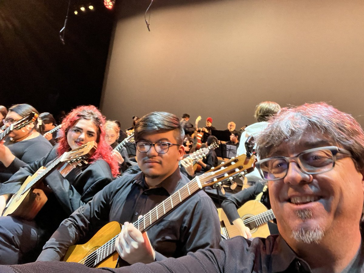 AkinsStrings tweet media