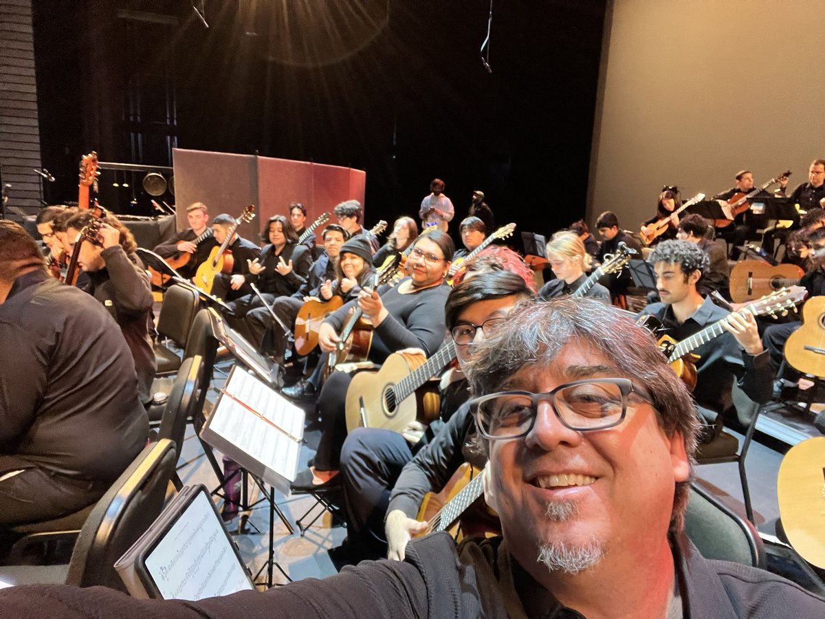 AkinsStrings tweet media