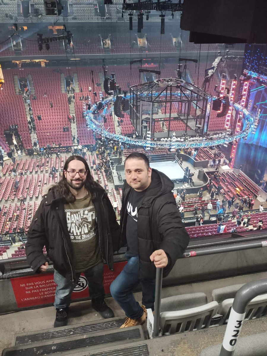 ClaudioComedy's tweet photo. @WWE event tonight at @BellCentre watching it with @AlexDElite1 https://t.co/89CP7W55lN