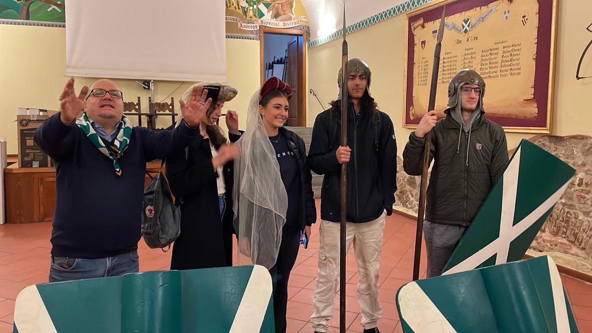 Students immersed in the culture and using their language skills in Italy 🇮🇹 <a href="/CarolASmyth/">Carol Ann Smyth</a> <a href="/drzublionis/">Chris Zublionis, Ed. D.</a> <a href="/SHELLNORTHSHORE/">North Shore CSD</a>