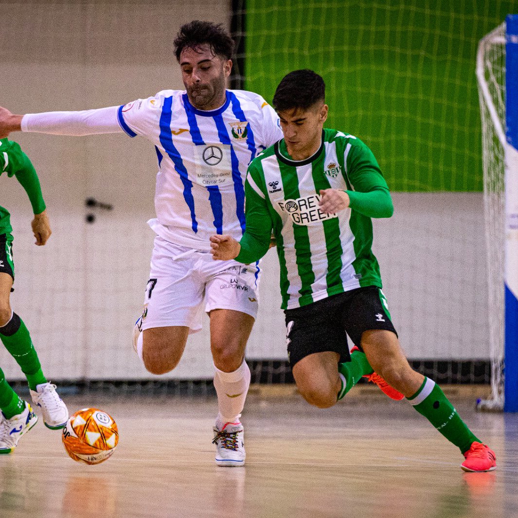 𝗣𝗥𝗜𝗠𝗘𝗥 𝗘𝗤𝗨𝗜𝗣𝗢

Volvemos de Sevilla con un punto.

@RealBetisFS 3️⃣-3️⃣ CD Leganés FS

¡Seguimos trabajando! 

⚽️⚽️⚽️ <a href="/AFuentes_4/">Alex Fuentes</a> 

#VamosLega ⚪️🔵