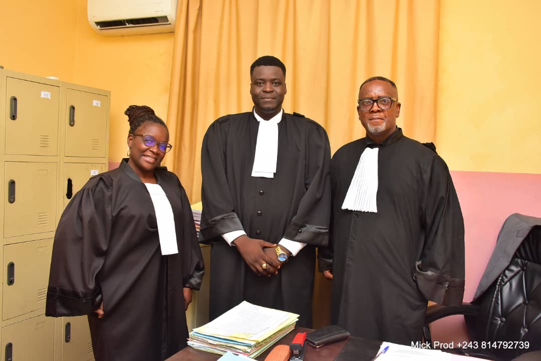 SchadrackKongo's tweet photo. Une nouvelle étape de la vie qui s’ouvre;
Un rêve qui se transforme en une réalité;
Je béni Dieu pour sa grâce qui m’amène à être compté parmi les Avocats de la République;
Au de là des considérations traditionnelles sur l’Avocat,la toge est sacrée et mérite honneur et dignité. https://t.co/mETeCePKJL