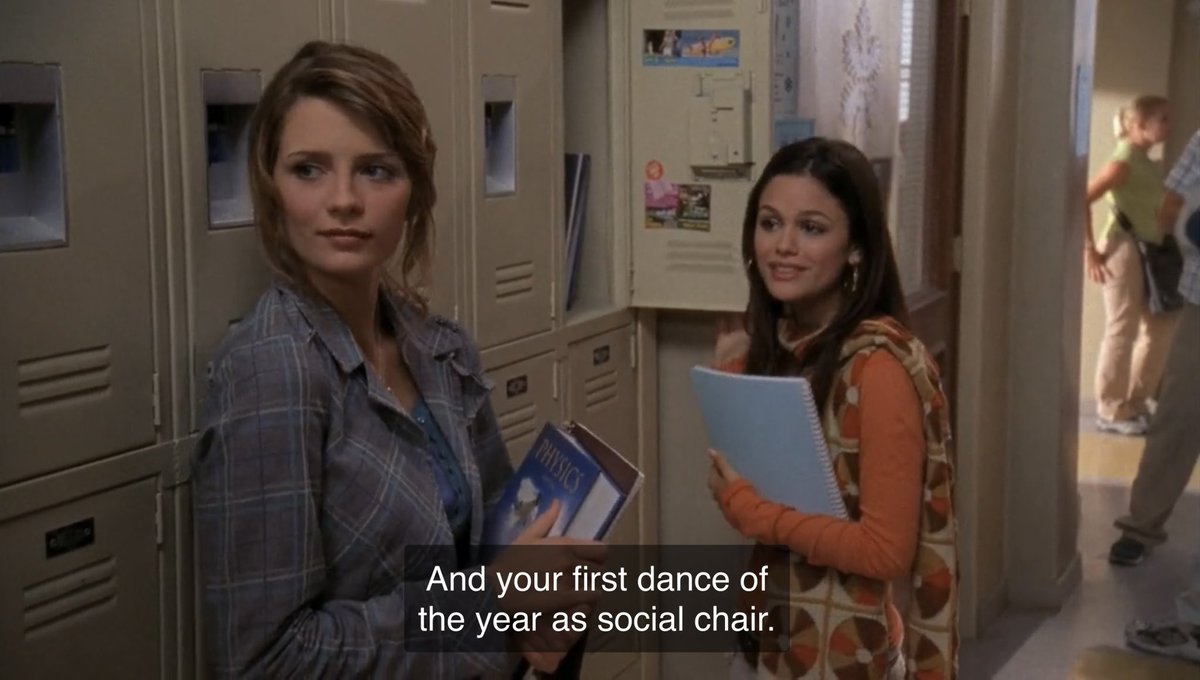 marissafiIes's tweet photo. harbor’s social chair 🗳️🤍🫧 https://t.co/a1SEZ95tTo