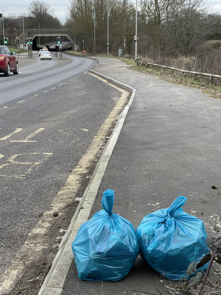 hawkino1960's tweet photo. A 4.5 hour “womble” up and down Leicester Lane yielded 6 bags of litter, much more than usual. Received at least as many appreciative toots from passing motorists. #leicestershire #keepbritaintidy #dontbeatosser #blabydistrict #enderbylitterwombles https://t.co/6JpNEdxJLK