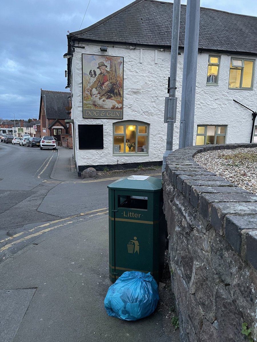 hawkino1960's tweet photo. A 4.5 hour “womble” up and down Leicester Lane yielded 6 bags of litter, much more than usual. Received at least as many appreciative toots from passing motorists. #leicestershire #keepbritaintidy #dontbeatosser #blabydistrict #enderbylitterwombles https://t.co/6JpNEdxJLK