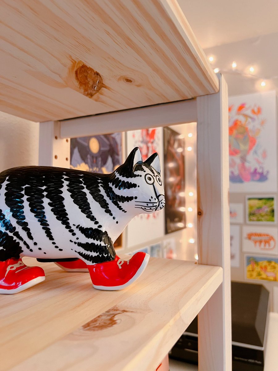SketchyChel's tweet photo. Bonus pic of my shoe cat money bank that use to be my gramma’s https://t.co/QBWQrNPRrs