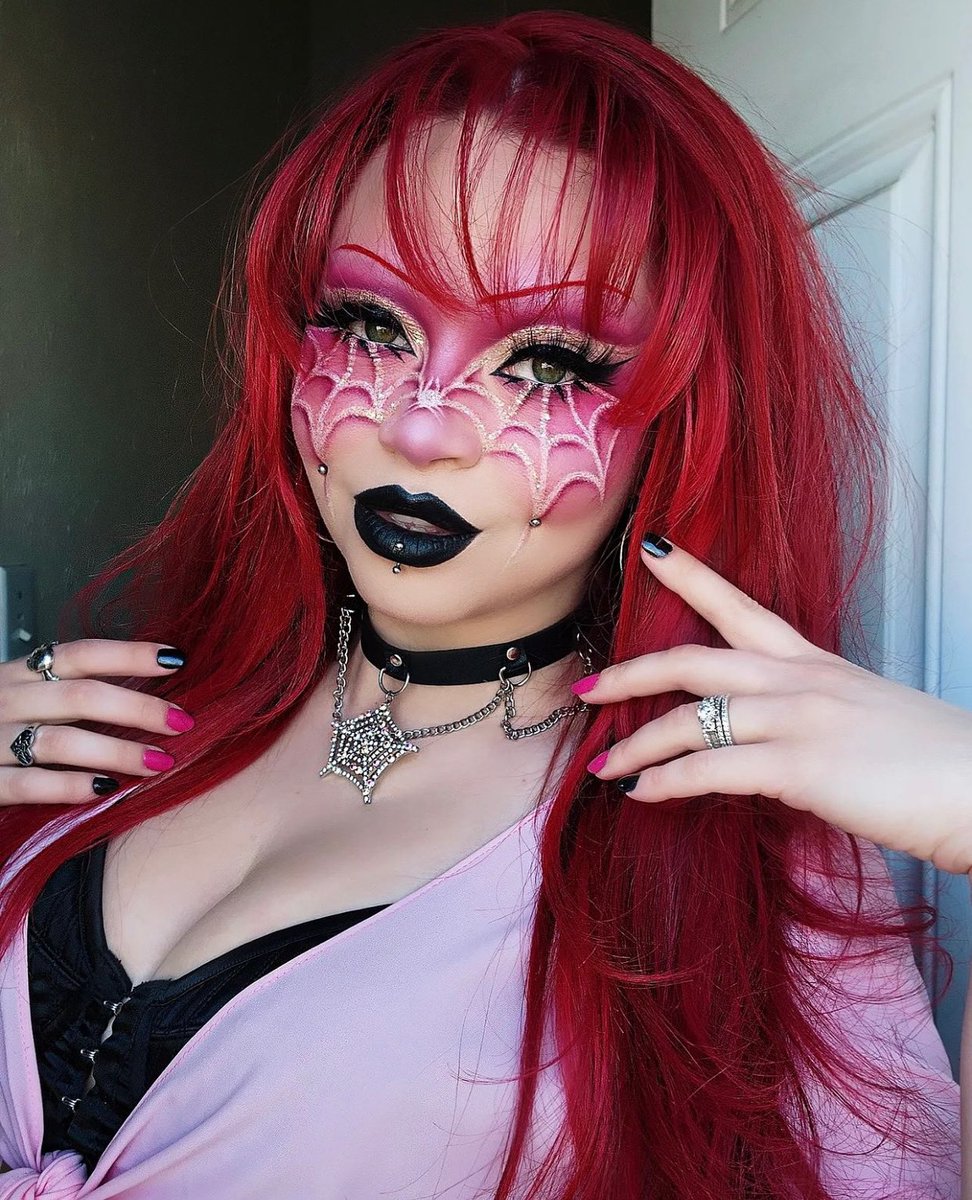 sugarpillmakeup's tweet photo. ๐๐ธ๏ธ @sydneynicoleaddams giving us spooky cute Draculaura vibes in her spiderweb look using Love+ matte red eyeshadow! #sugarpill #spiderwebmakeup #monsterhighmakeup #gothmakeup #y2kmakeup https://t.co/zFo8SIoA3A